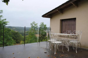 Maison chaleureuse en Pays-de-Belvès avec terrasse et jardin